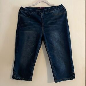 Capri pants - size 10 - Royalty for me -